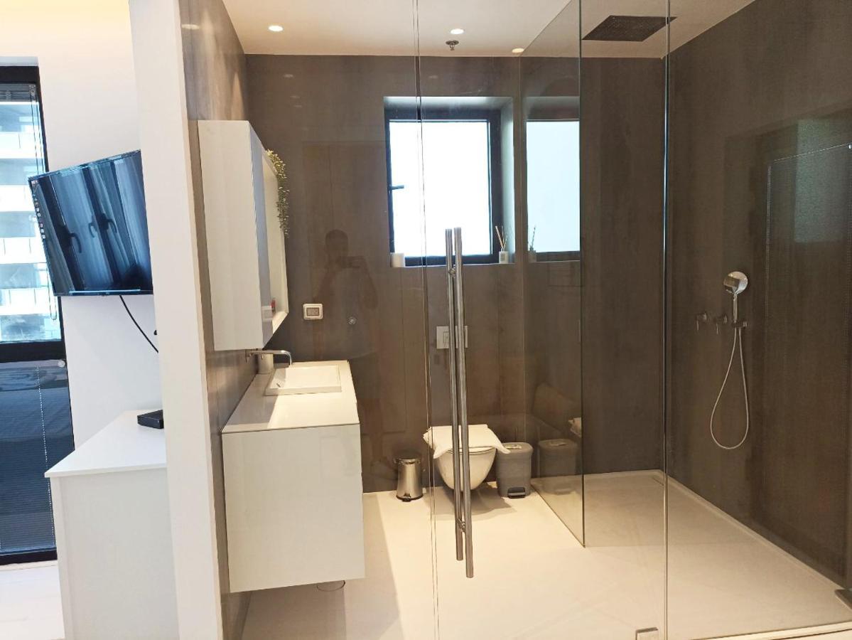 Yalarent Sea-Breeze Penthouse With Jacuzzi Apartment Бат Ям Екстериор снимка