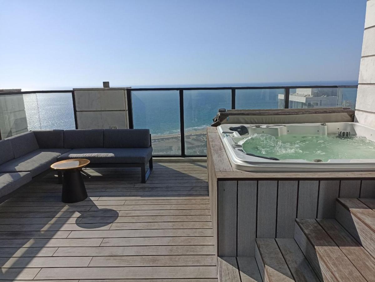 Yalarent Sea-Breeze Penthouse With Jacuzzi Apartment Бат Ям Екстериор снимка