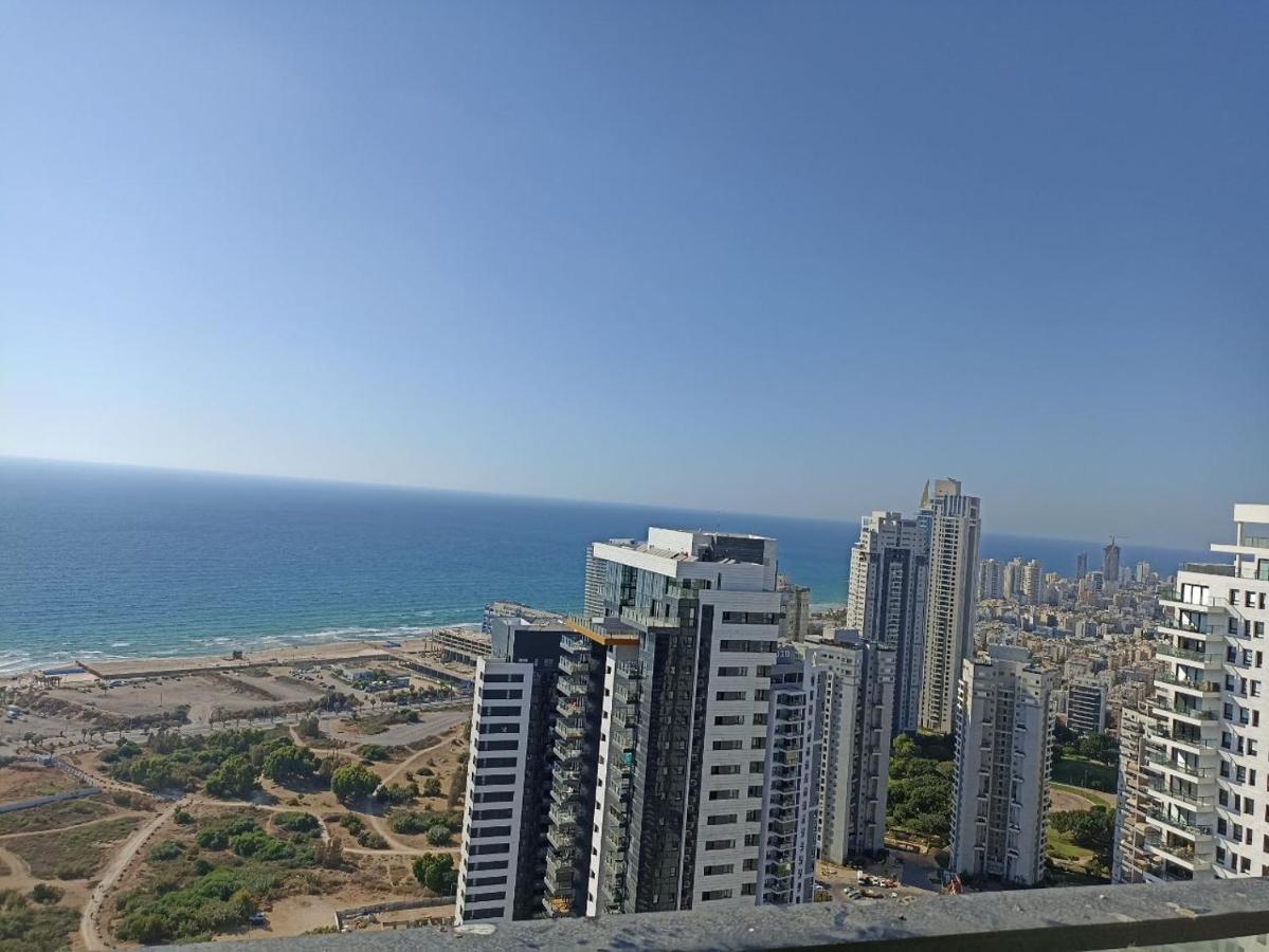 Yalarent Sea-Breeze Penthouse With Jacuzzi Apartment Бат Ям Екстериор снимка