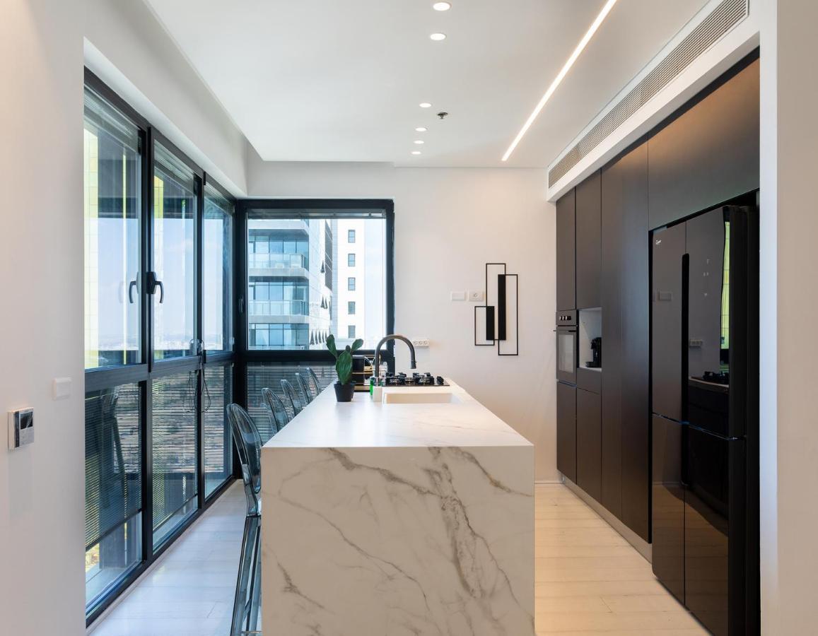 Yalarent Sea-Breeze Penthouse With Jacuzzi Apartment Бат Ям Екстериор снимка