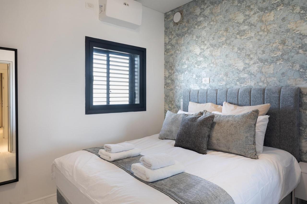Yalarent Sea-Breeze Penthouse With Jacuzzi Apartment Бат Ям Екстериор снимка