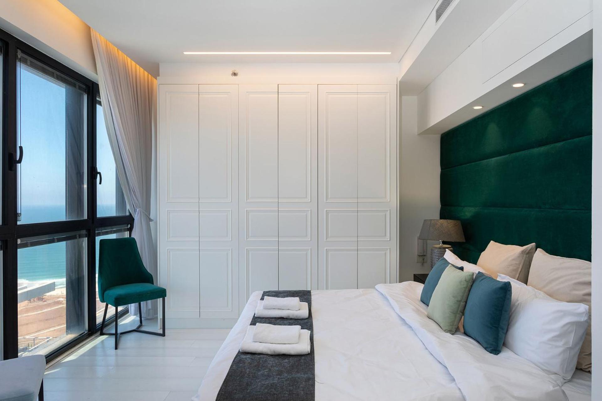 Yalarent Sea-Breeze Penthouse With Jacuzzi Apartment Бат Ям Екстериор снимка